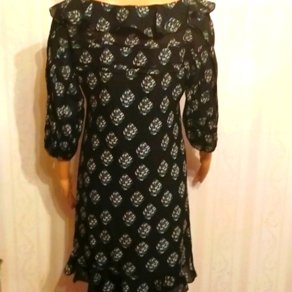 - 🌺Gorgeous silk DVF black shift dress with beautiful ruffle detailing Sz2 - Picture 6 of 9